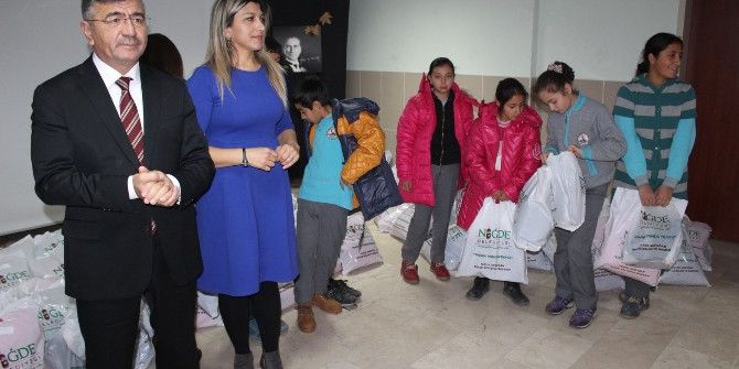 Niğde Belediye Başkanı Faruk Akdoğan, Minik Öğrencileri Sevindirdi