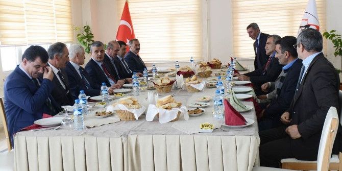 Vali Özefe, İl Genel Meclis Üyeleri İle Bir Araya Geldi