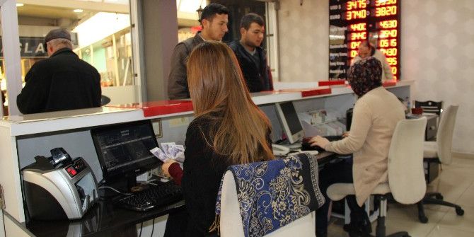 Aksaray’da Vatandaşlar Dolar Bozduruyor
