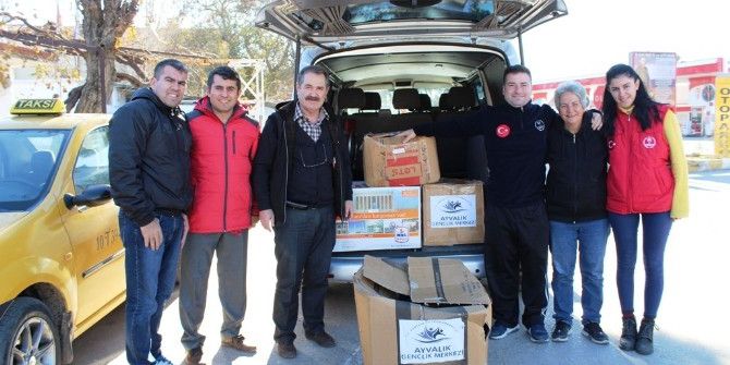 Ayvalık Gençlik Merkezi’nden Selzedelere Giyim Eşyası Yardımı