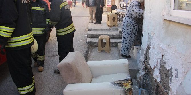 Alzheimer Hastası Yaşlı Kadının Evinde Çıkan Yangın Korkuttu