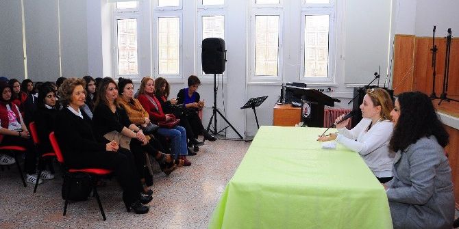 Kadın Girişimciler Öğrencilerle Bir Araya Geldi