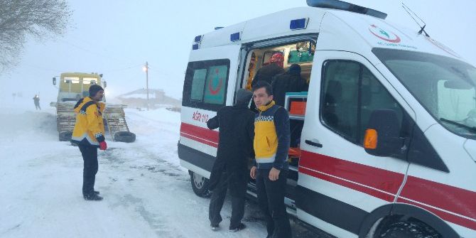 Yolu Kapanan Köyde Hamile Kadın İçin Ekipler Seferber Oldu