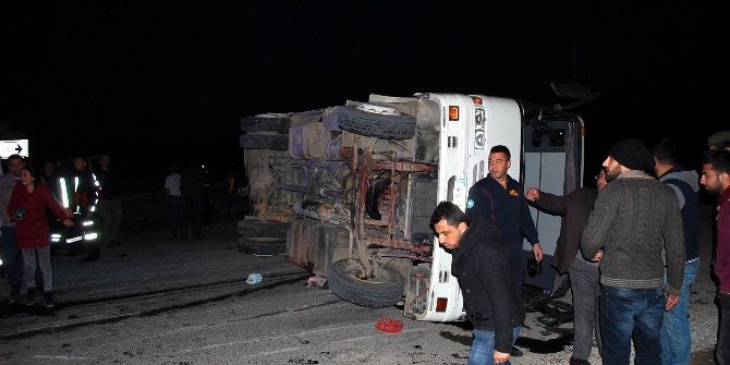 Manisa’da 3 Araç Çarpıştı: 21 Yaralı