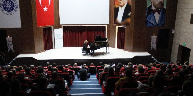 Gülsin Onay’dan Tekirdağ’da Piyano Resitali