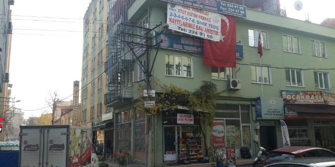 O Yangın Merdiveni Göründüğü Gibi Çıkmadı...