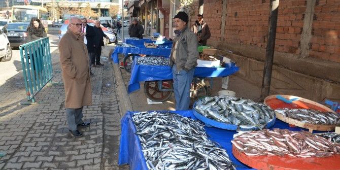 Başkan Eşkinat Esnaf Ve Vatandaşların Sorunlarını Dinledi