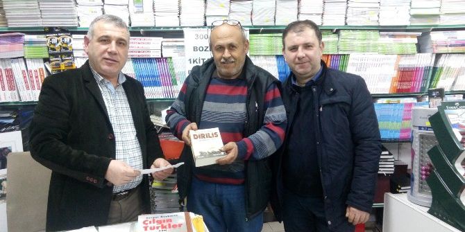 300 Dolar Bozduran Herkese Kitap Hediye Ediyor