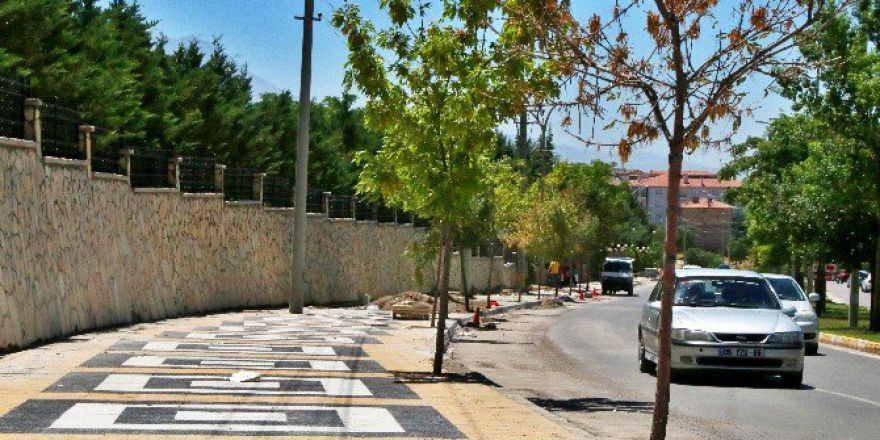 Aksaray’a Geniş Ve Modern Kaldırımlar Yapılıyor