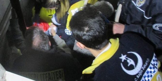 Asansöre Sıkışan Çocuk Ölümden Döndü