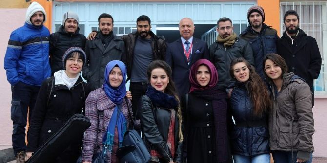 Gaün Öğrencilerinden İlkokul Öğrencilerine Kırtasiye Yardımı