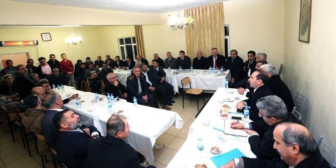 Vali Işık’tan Köyde Akşam Toplantısı