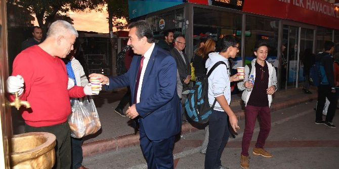 Başkan Çetin Çorba İkram Etti