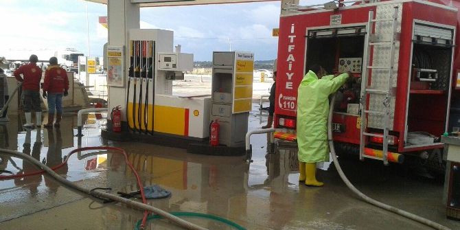 Ayvalık’ta İtfaiye Afetzedelerin Emrinde