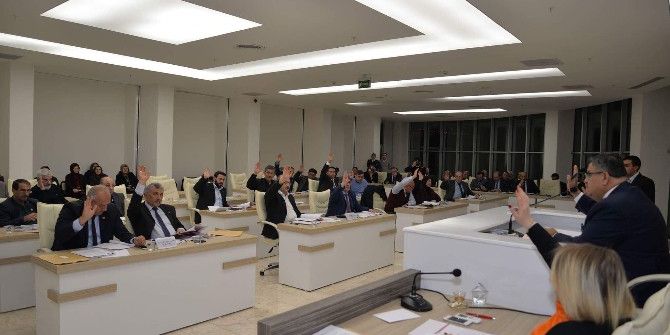 Diriliş Ertuğrul Dizisinin Yapımcı Ve Senaristi İle Başrol Oyuncusuna Fahri Bilecikli Beratı