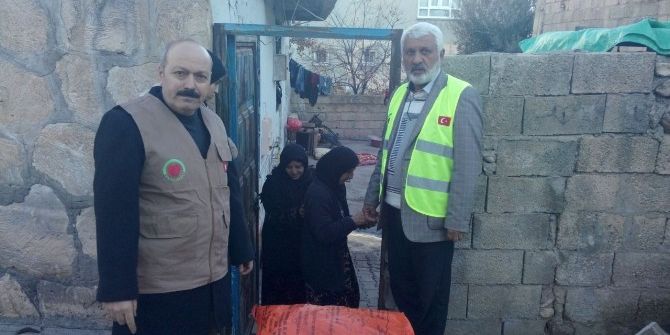 Kahta’da Kömür Ve Battaniye Yardımı Yapıldı