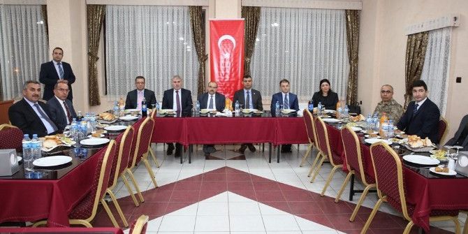 Vali Yardımcısı Karaca’dan, Kaymakam Yıldızhan Çifti İçin Veda Yemeği