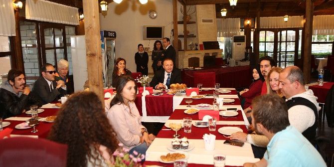 Aü Rektörü Ünal, Engelli Öğrenciler İle Buluştu