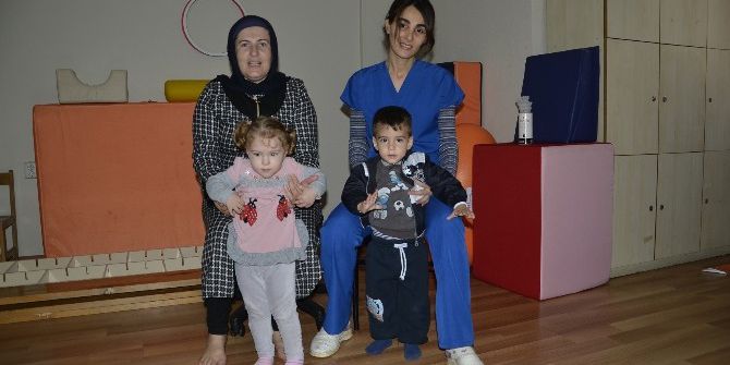 Hidrosefali Ve Gelişim Bozukluğu Olan İkizler Artık Yürüyor