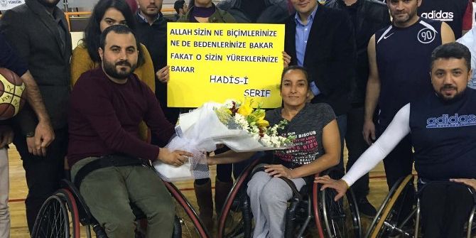 Ak Parti’li Gençler Engellilerle Maç Yaptı