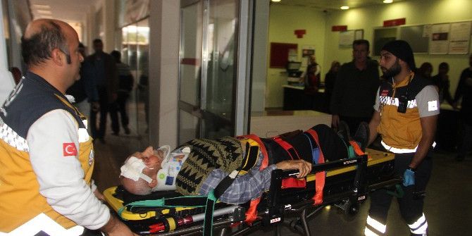 Lastiği Patlayan Araç Takla Attı: 2 Yaralı