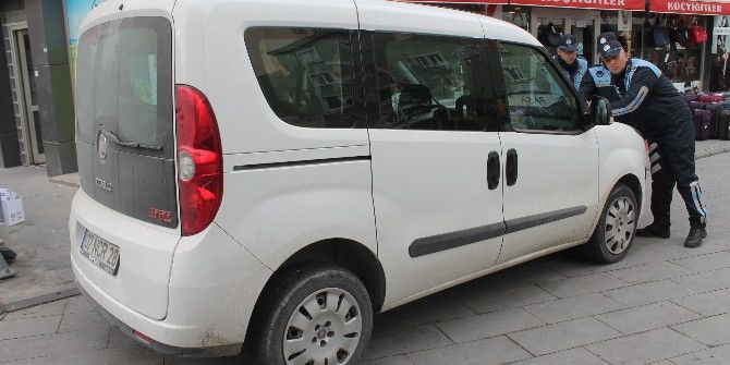 Kaldırıma Araç Park Edenlere Ceza Yazılıyor