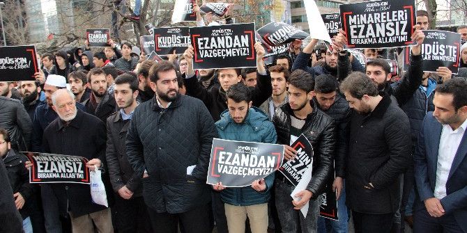 İstanbul’da İsrail’e Karşı ’Ezan’ Protestosu