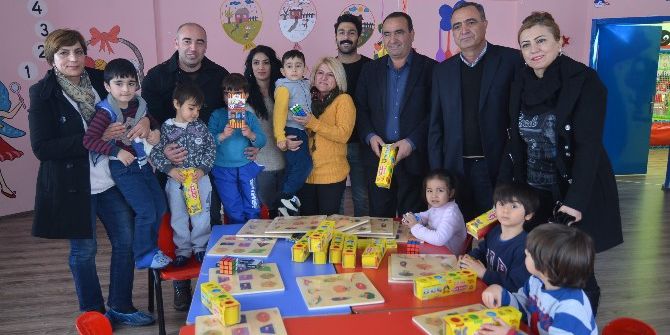 Chp’li Milletvekili Erol’dan Minik Öğrencilere Hediye