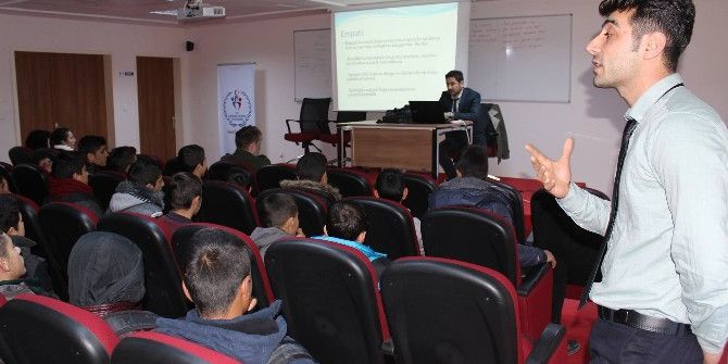 Gençlere “İletişim Ve Empati” Semineri Verildi