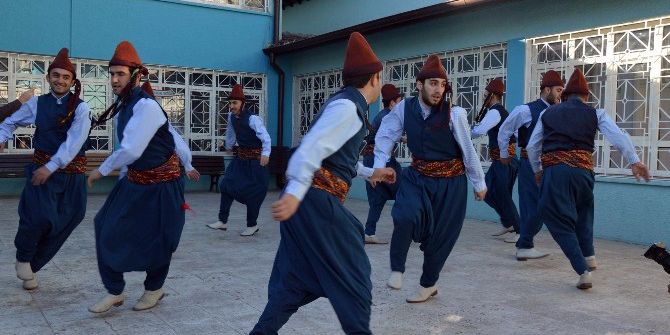 Silah Sesleri Altında Çalıştılar, Şampiyon Oldular