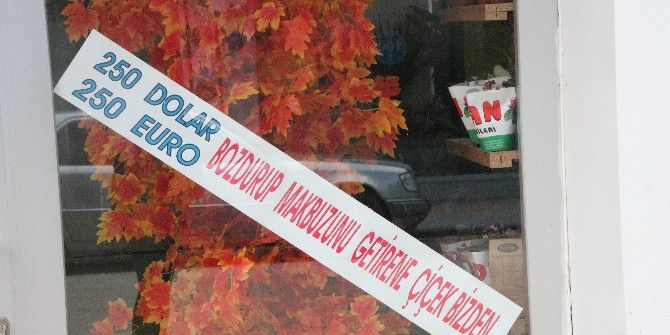 Bilecikli Çiçekçiden Dövizini Bozdurana Çiçek Hediye