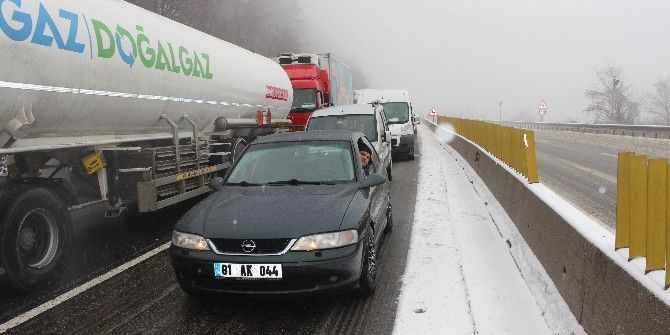 Bolu Dağı’nda Kar Yağışı Ve Sis Etkili Oldu