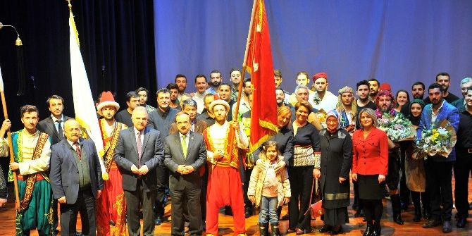 Saü’de “Bu Topraklar İçin: Bir Halkın Kahramanlık Öyküsü” İsimli Bir Gösteri Düzenlendi