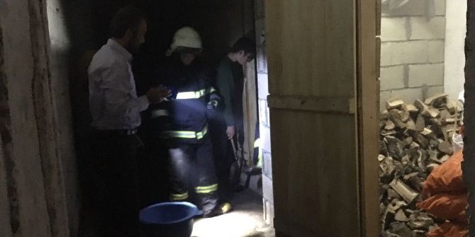 Odunlukta Çıkan Yangın Eve Sıçramadan Söndürüldü