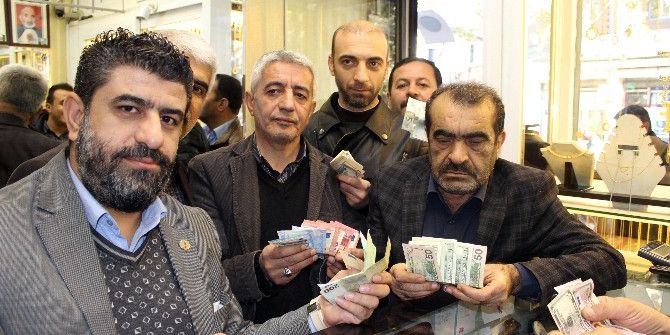 Adıyaman’da Gazeteciler Dövizlerini Bozdurdu