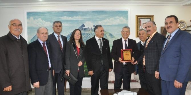 Vali Alpman’a Plaket