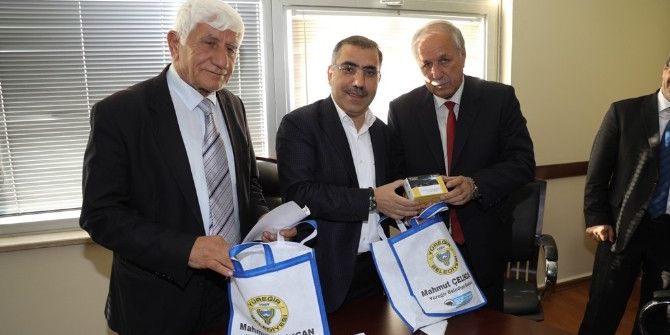 Çelikcan’dan Muhtarlara Ücretsiz İnternet