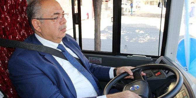 Belediye Başkanı Otobüs Şoförü Oldu