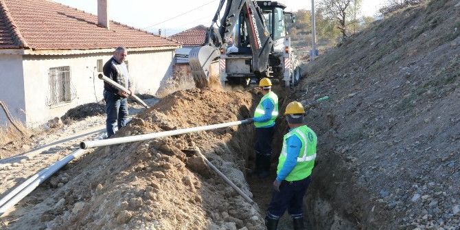Hacıveliler’in Altyapısını Tamamlıyor