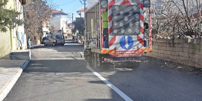 Gölbaşı İlçesinde Yeni Yapılan Yollara Çizgi Çalışması Yapıldı