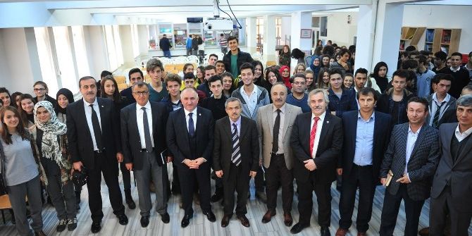 Öğrenciler İdarecileri Soru Yağmuruna Tuttu