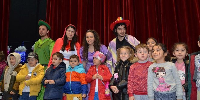 Bozüyük’te Çocuk Tiyatroları Rüzgarı "Masallar Diyarının Kayıp Kahramanları" İle Devam Etti