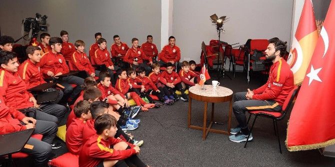 Selçuk İnan, Minik Futbolcularla Buluştu