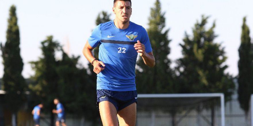 Akhisar Belediyespor, 2 Oyuncuyu Kadrodan Çıkardı