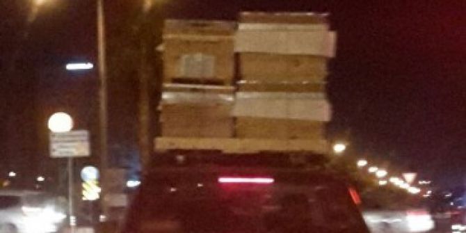 Adana’da Seyir Halindeki Bir Otomobil Sürücüleri Korkuttu