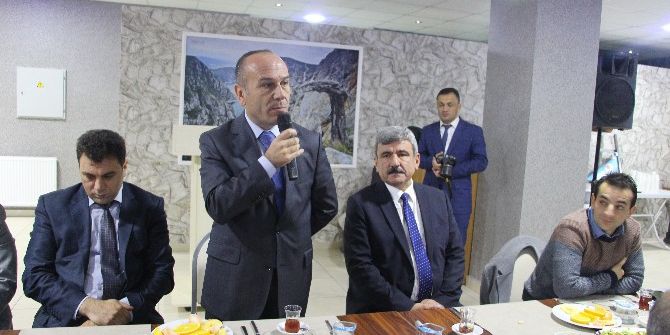 Yüksekova’ya Tayini Çıkan Kaymakam Kaşıkçı’ya Veda Yemeği