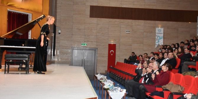 Hande Dalkılıç’tan Piyano Resitali