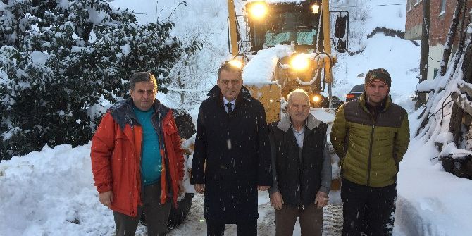 Yomra’da Kar Nedeniyle Kapanan Yollar İçin Çalışmalar Sürdürülüyor