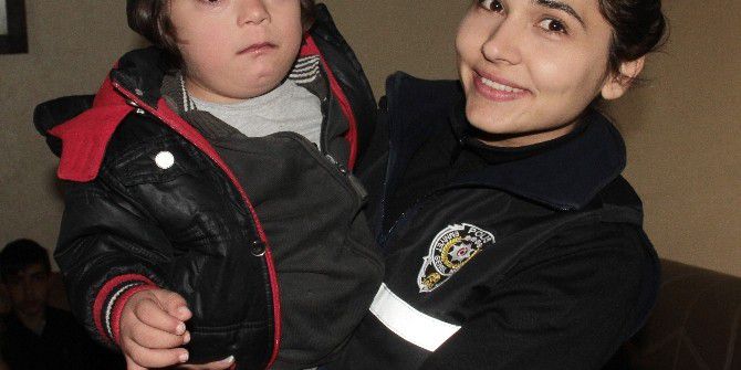 Emniyet Müdüründen Engelli Çocuğa Sürpriz Doğum Günü