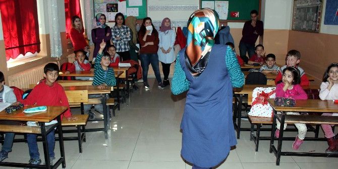 Öğrencilere Hijyen Eğitimi Veriliyor